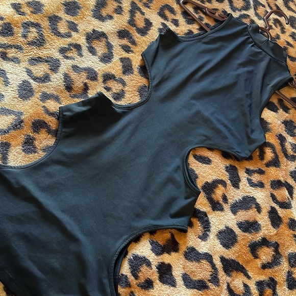 CUT OUT DRESS - Picture 2 of 2